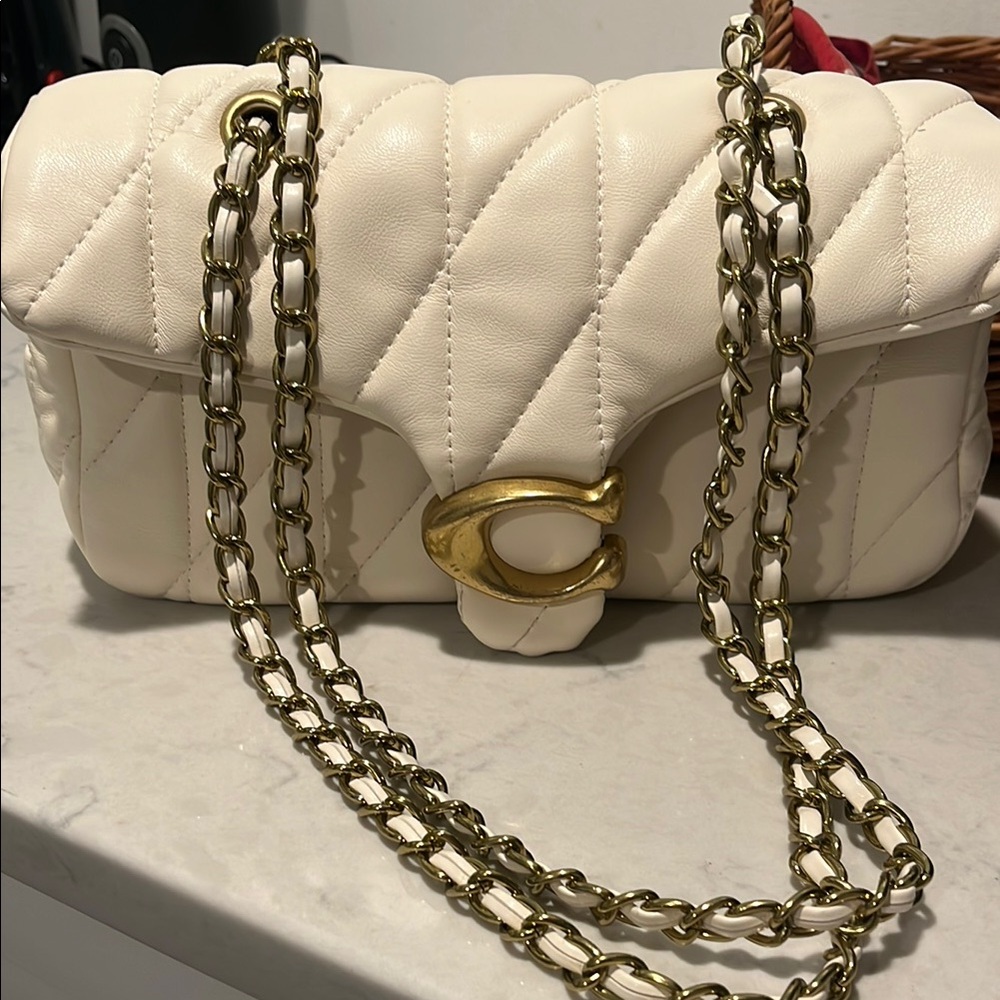 Elegant Cream Quilted Shoulder Bag with Gold Chain
